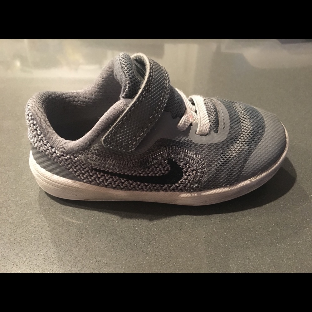 Toddler boy Nike Revolution Size 7C